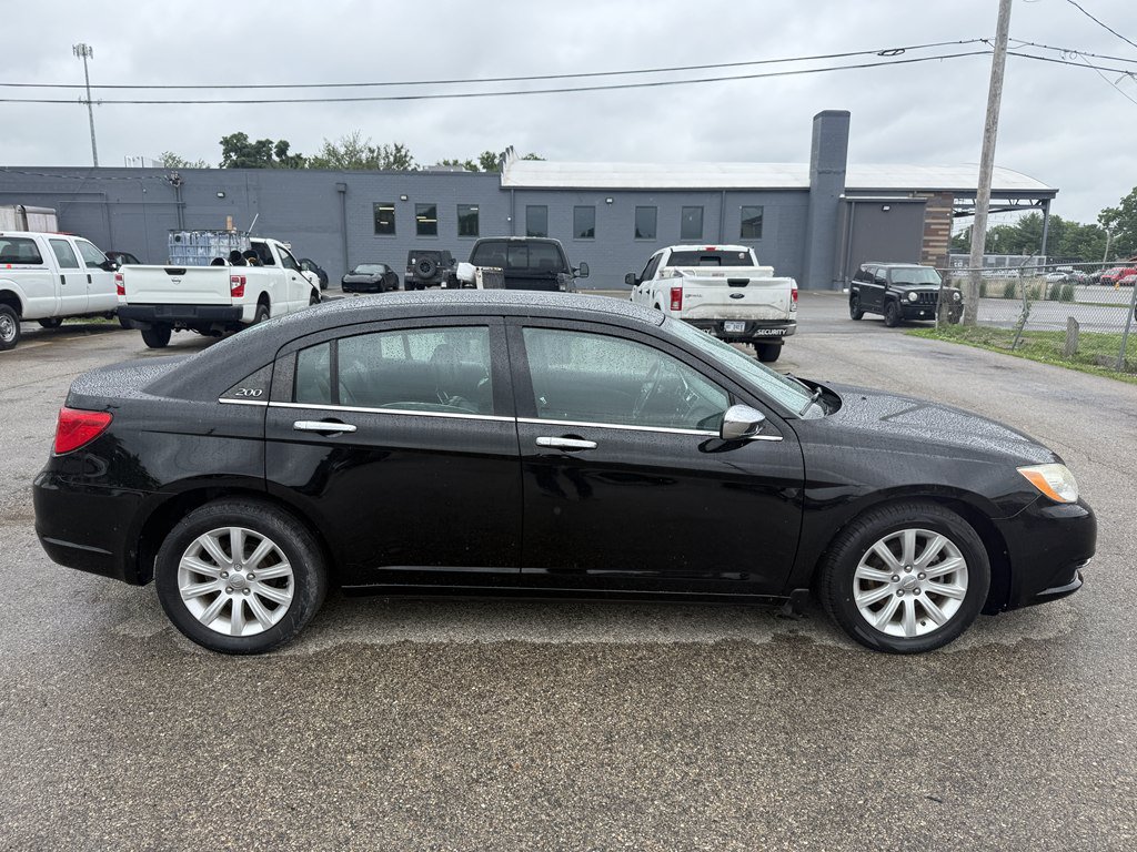 Used 2013 Chrysler 200 Limited FWD image 6