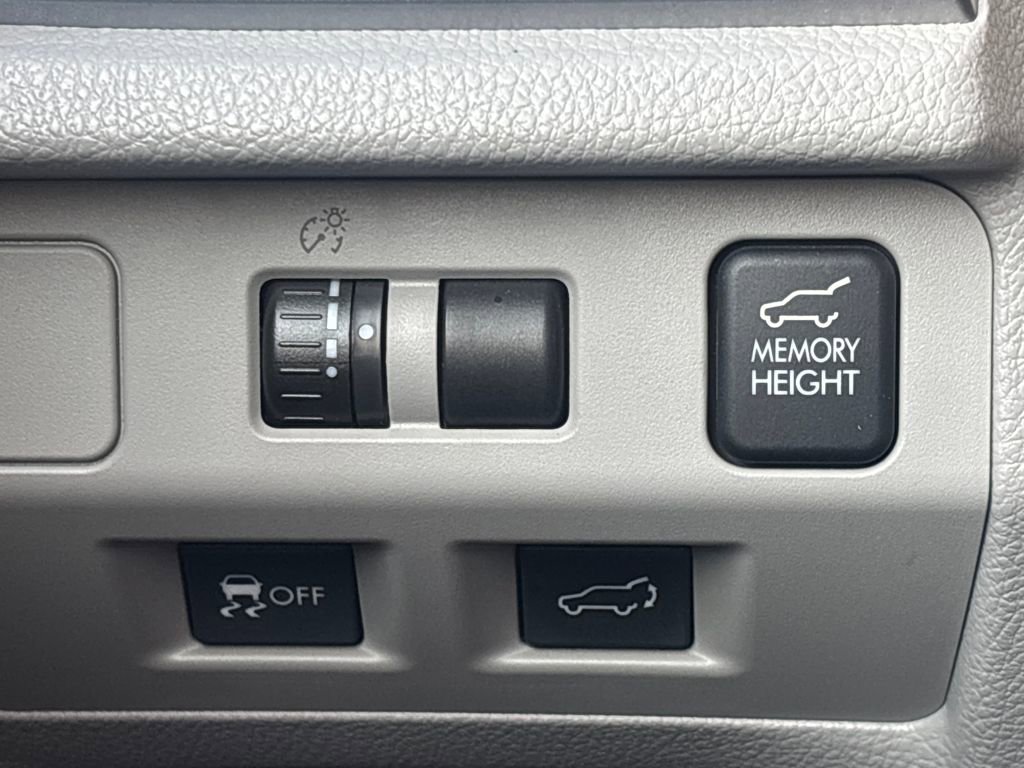 Used 2014 Subaru Forester 2.5i Limited image 23