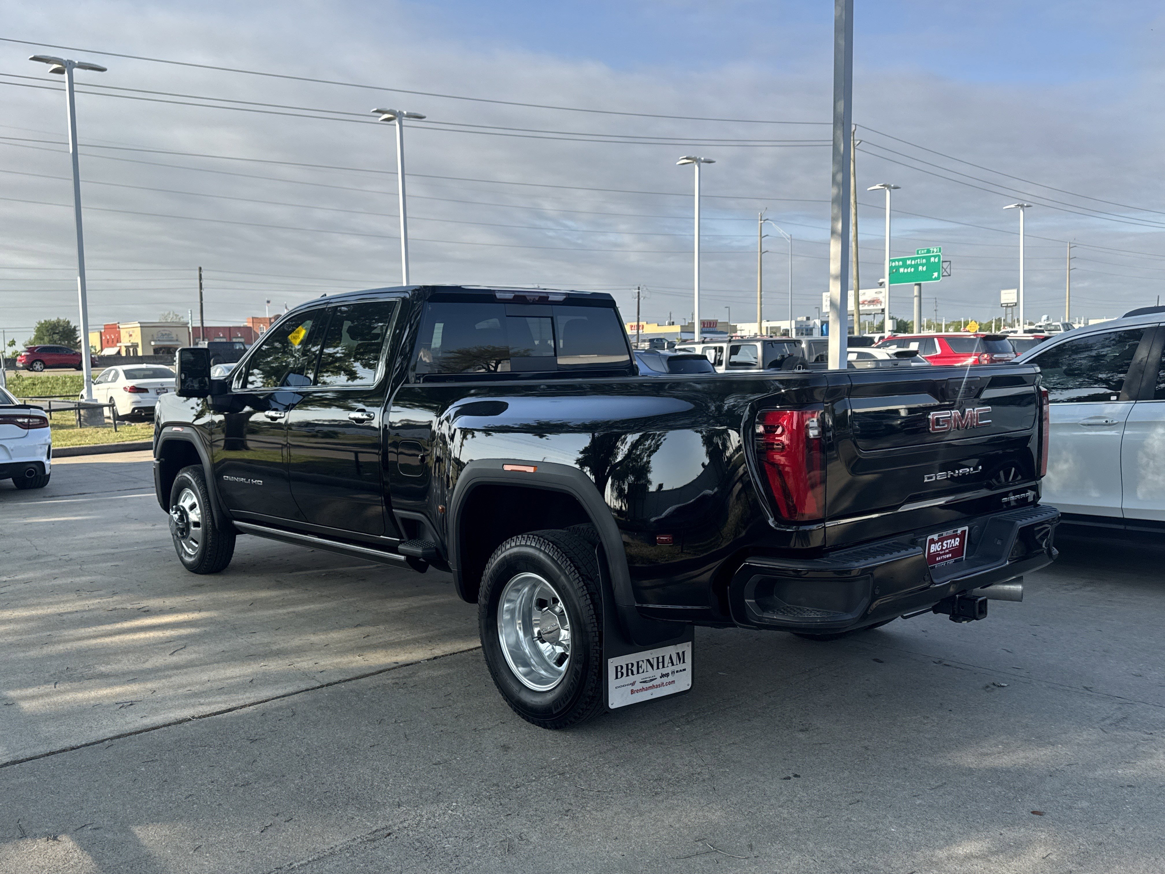 Used 2025 GMC Sierra 3500 Denali w/ Technology Package image 11