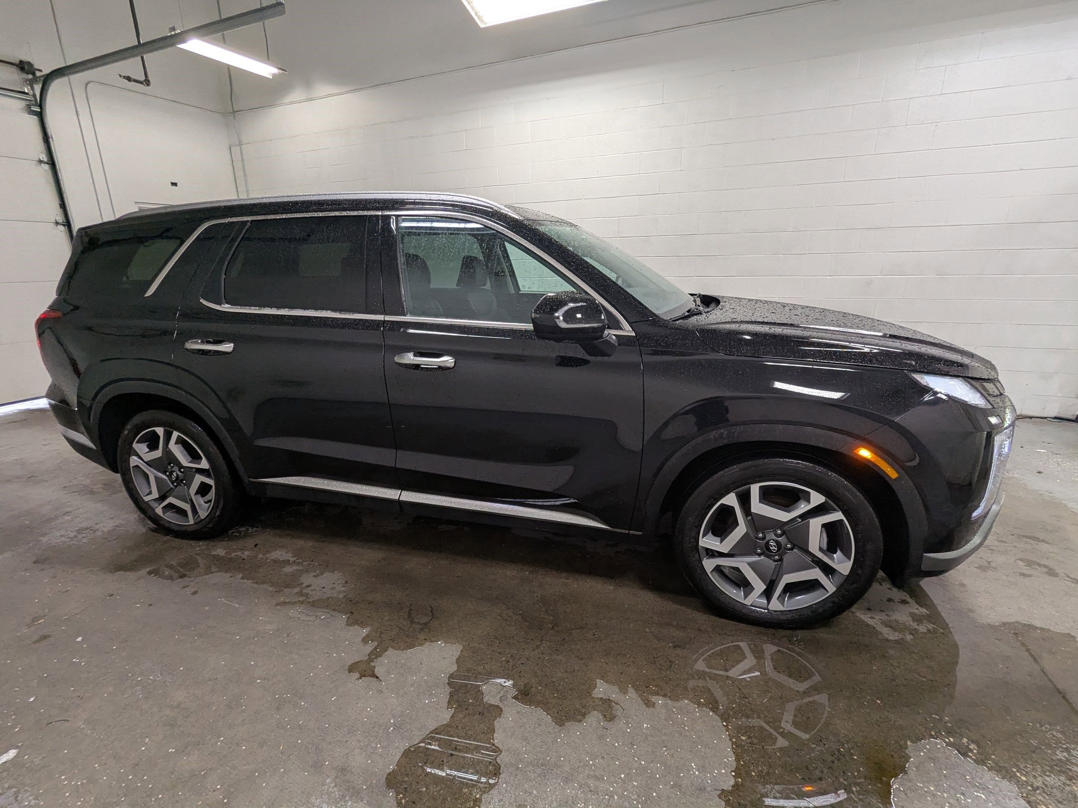 Used 2025 Hyundai Palisade Limited image 2