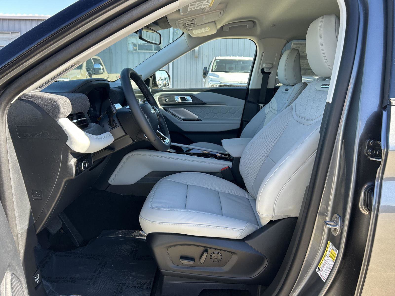 New 2026 Ford Explorer Platinum w/ LUX Leather Package image 3