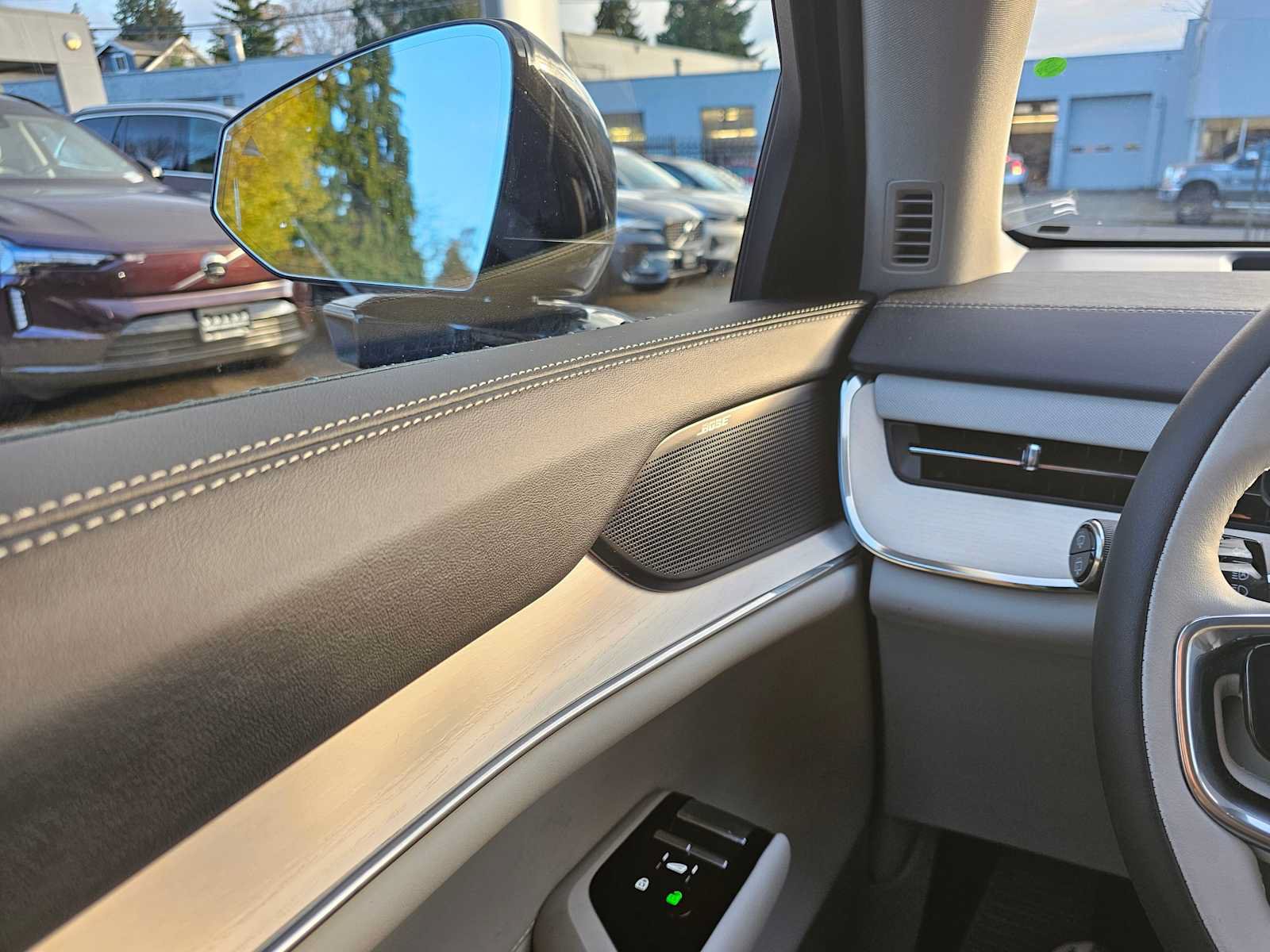 New 2025 Volvo EX90 Plus AWD/4WD image 27