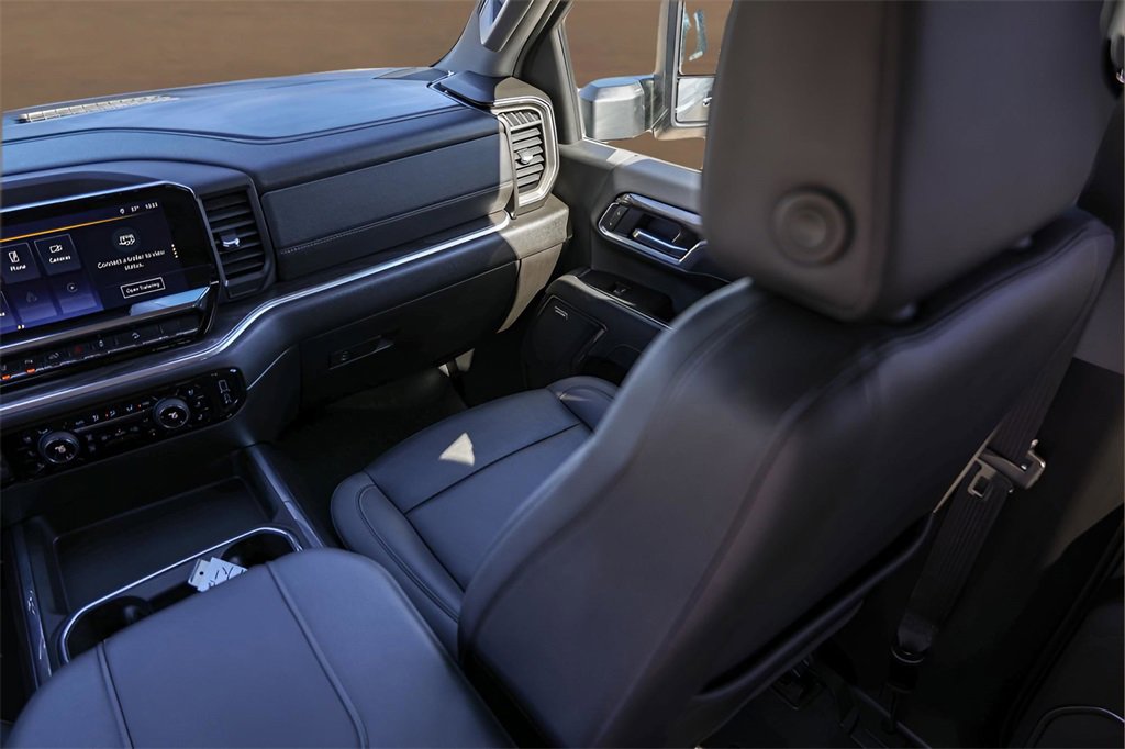 Used 2025 Chevrolet Silverado 2500 LTZ w/ LTZ Convenience Package image 26