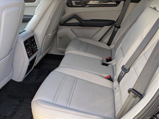 Used 2022 Porsche Cayenne image 20