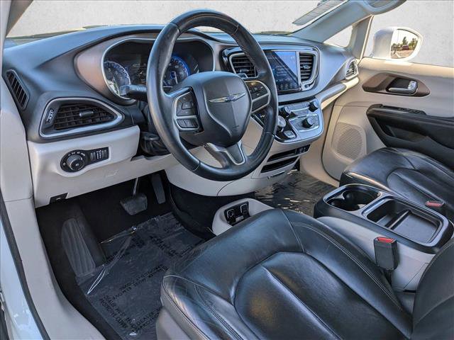 Used 2017 Chrysler Pacifica Touring-L image 13