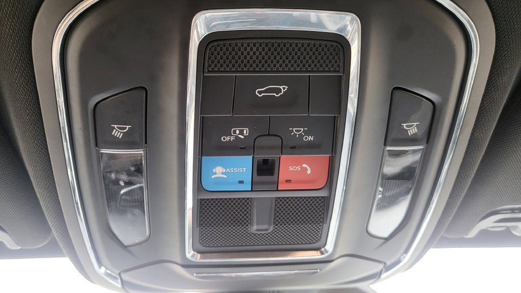 Used 2024 Jeep Wagoneer Series III AWD/4WD image 42