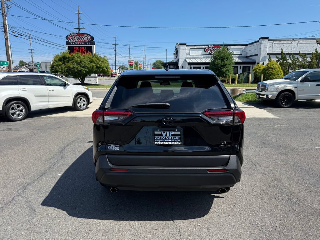 Used 2023 Toyota RAV4 LE AWD/4WD image 6