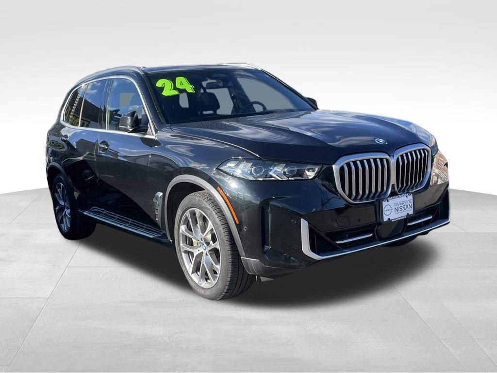 Used 2024 BMW X5 xDrive50e image 3