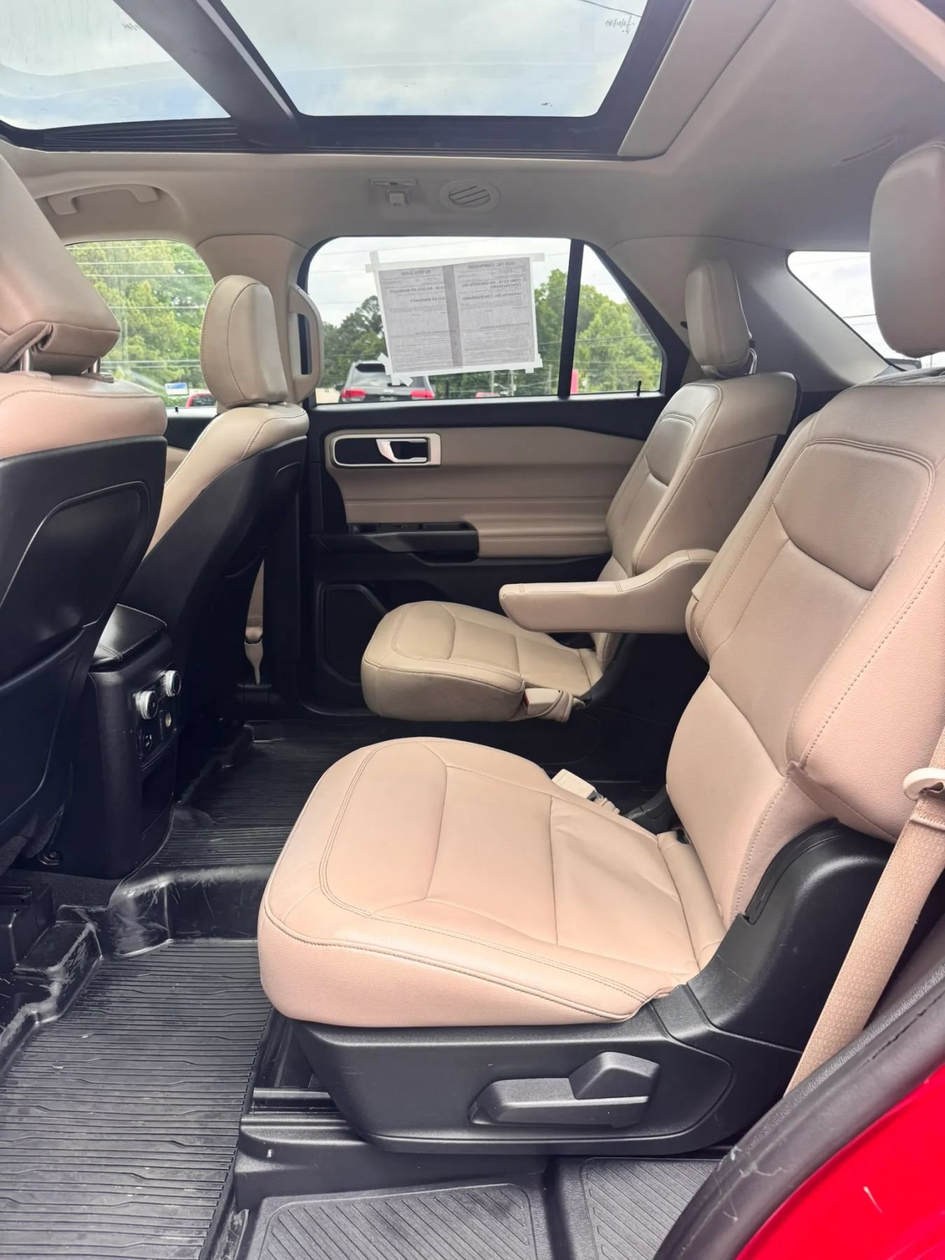 Used 2020 Ford Explorer XLT w/ Equipment Group 202A RWD image 14