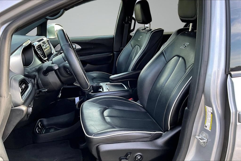 Used 2020 Chrysler Pacifica Limited w/ Advanced Safetytec Group FWD image 25