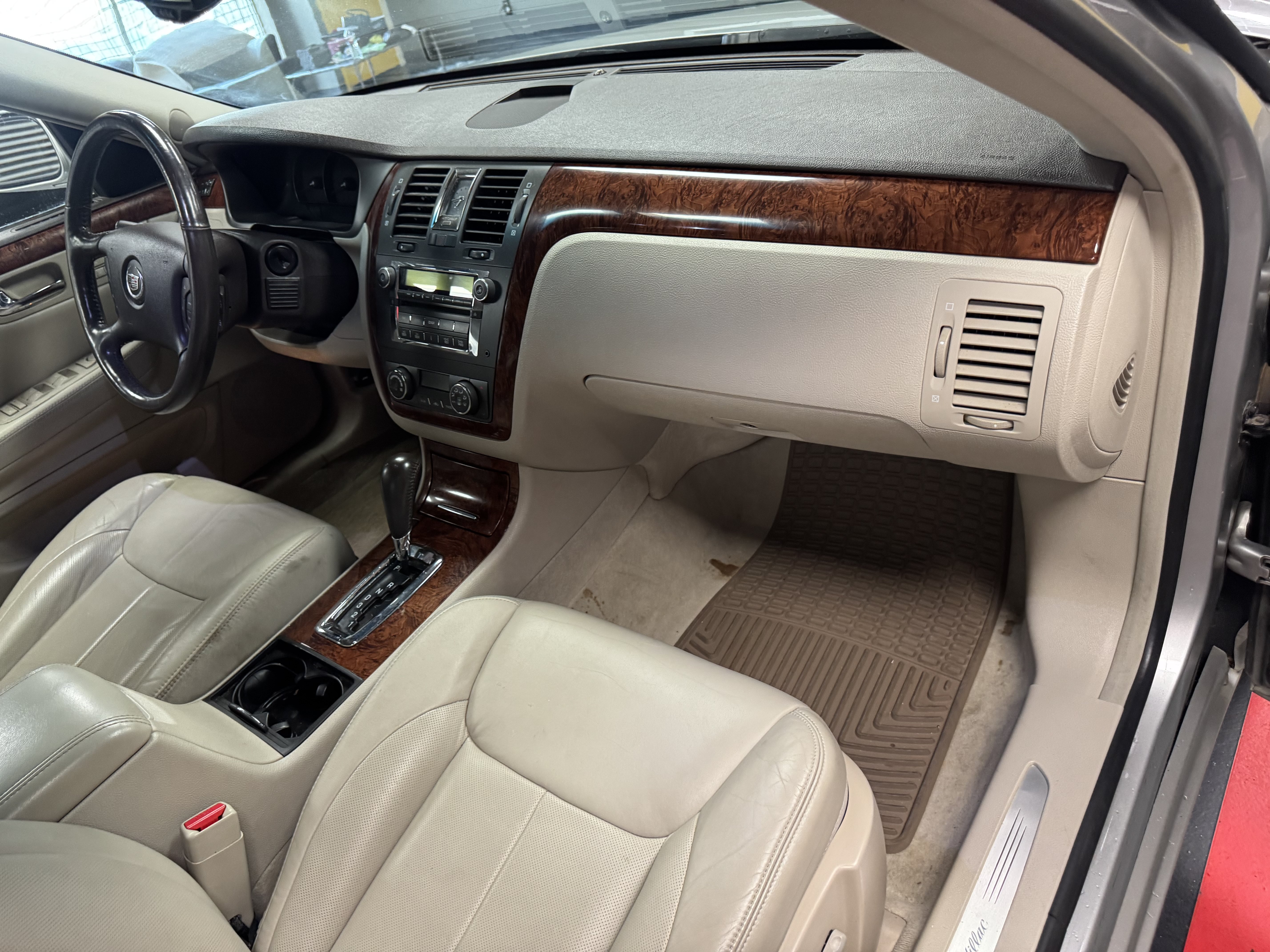 Used 2007 Cadillac DTS Luxury I w/ Trunk Convenience Package FWD image 13