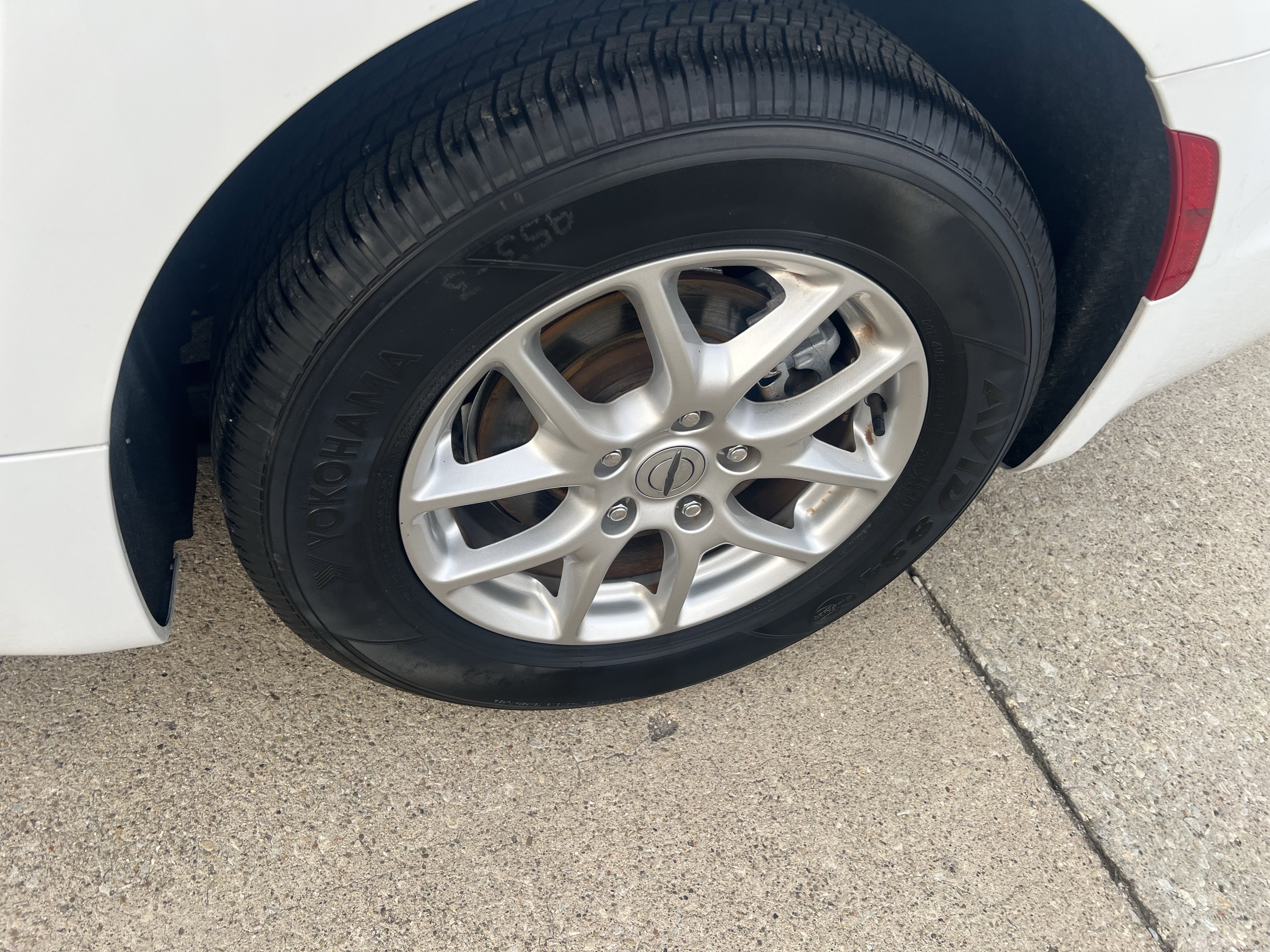 Used 2024 Chrysler Pacifica Touring-L image 3