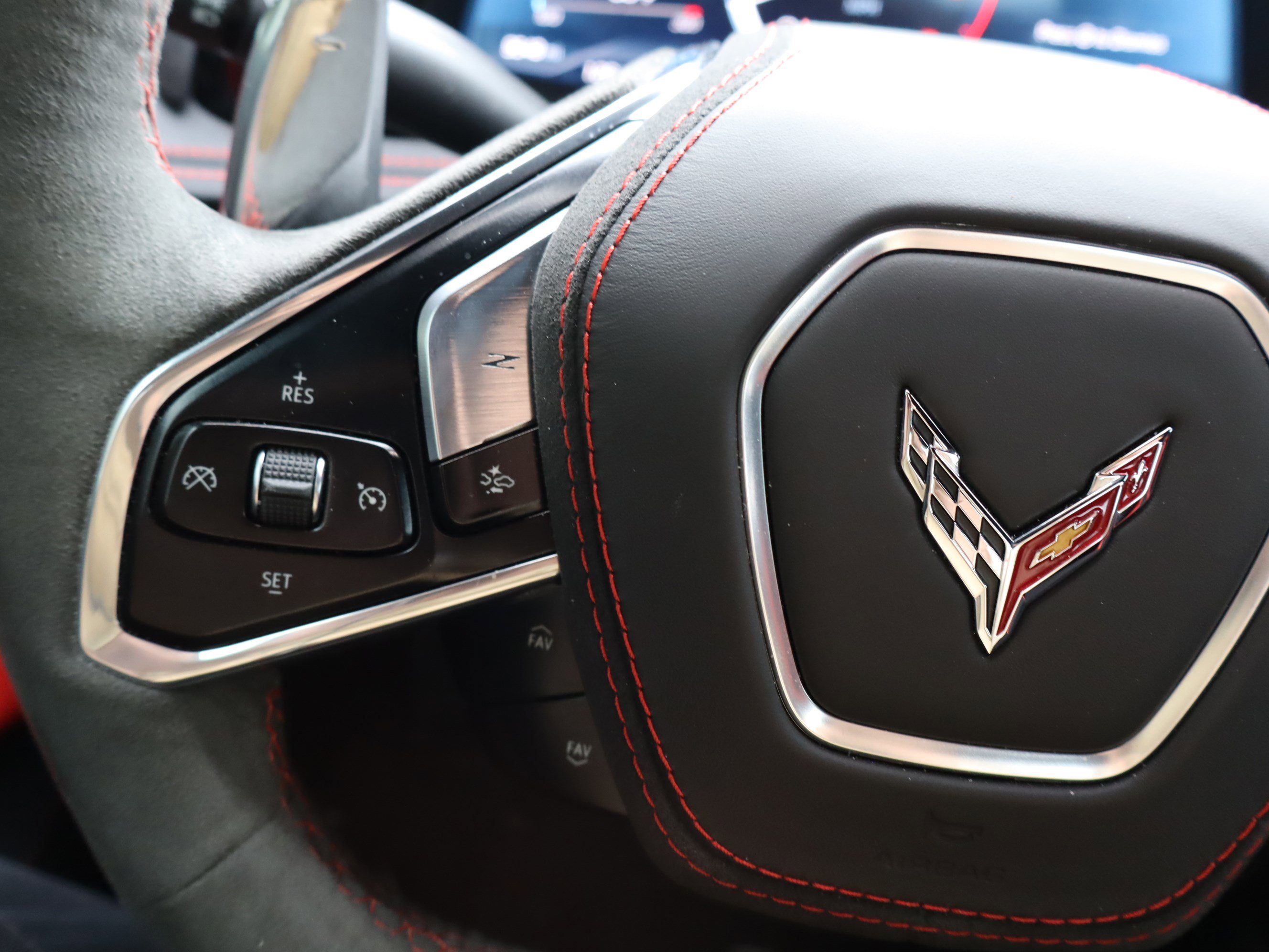Used 2025 Chevrolet Corvette E-Ray w/ Stealth Interior Trim Package AWD/4WD image 19