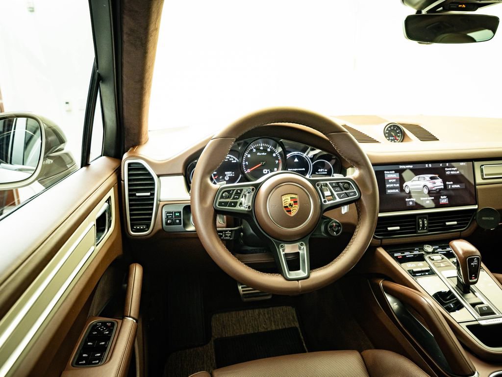 Certified 2021 Porsche Cayenne Turbo AWD/4WD image 4