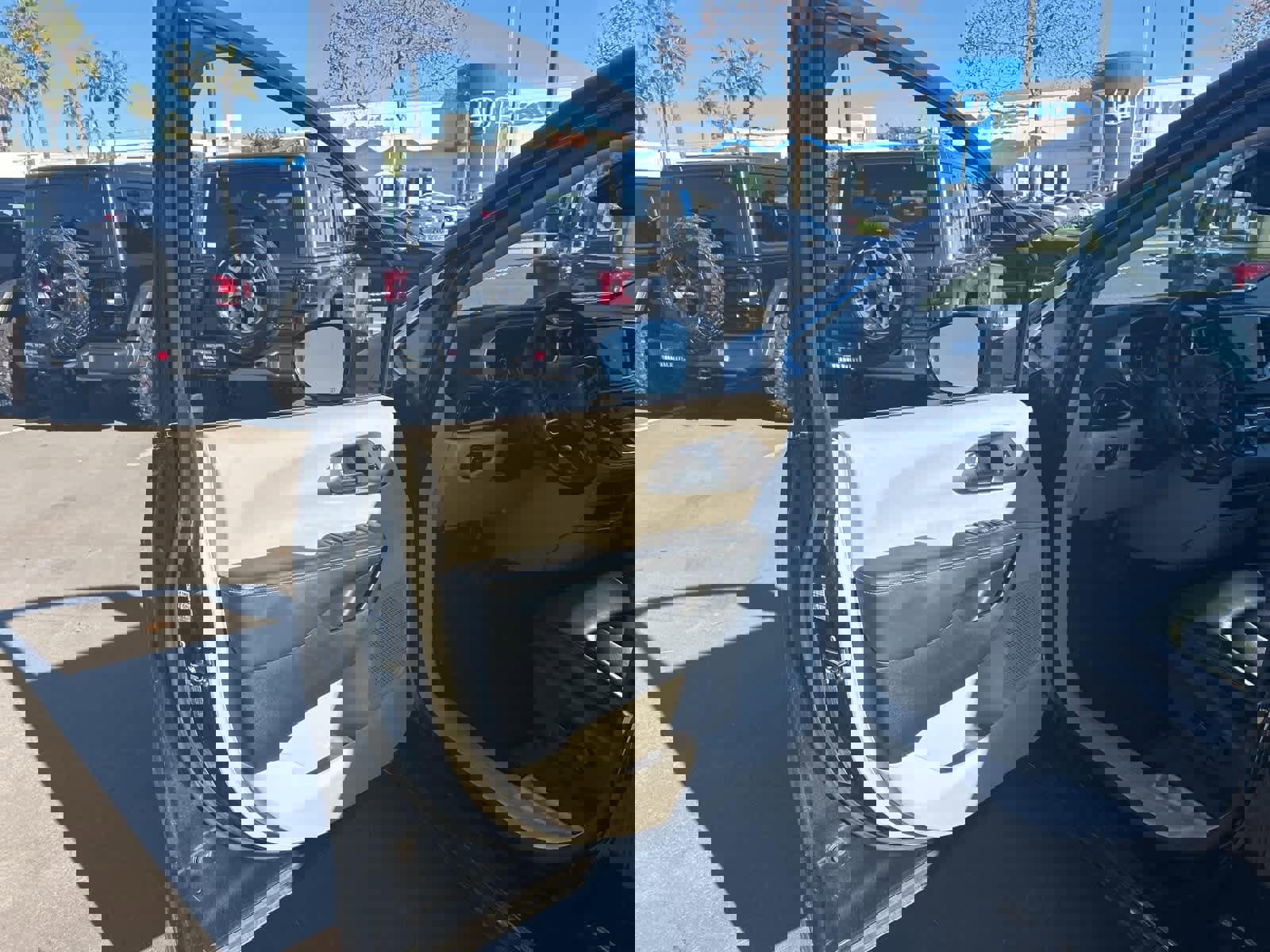 Used 2024 Chrysler Pacifica Touring-L image 16