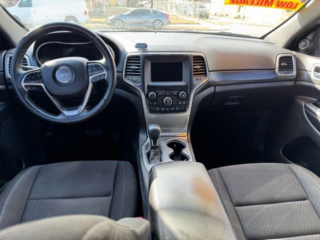 Used 2018 Jeep Grand Cherokee Laredo image 23