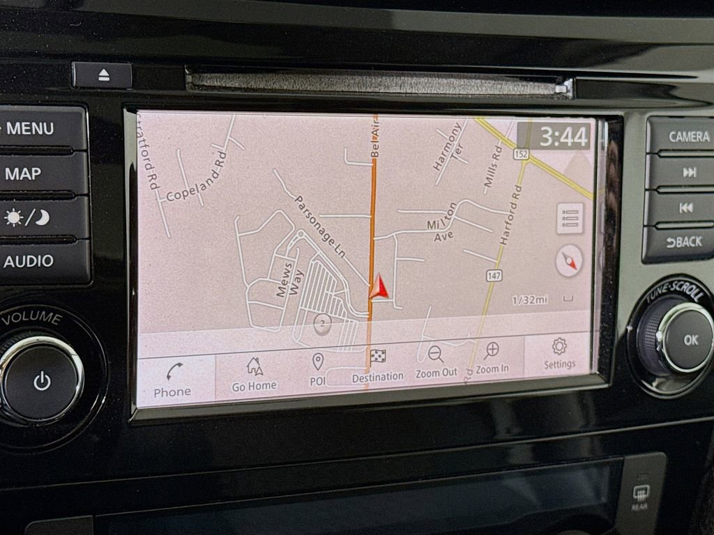 Used 2018 Nissan Rogue SV w/ Sun & Sound Touring Package image 5