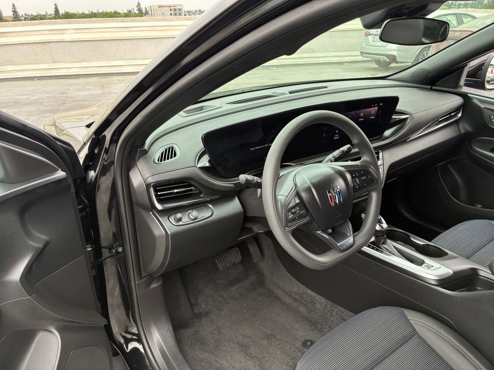 Used 2025 Buick Envista Preferred image 33