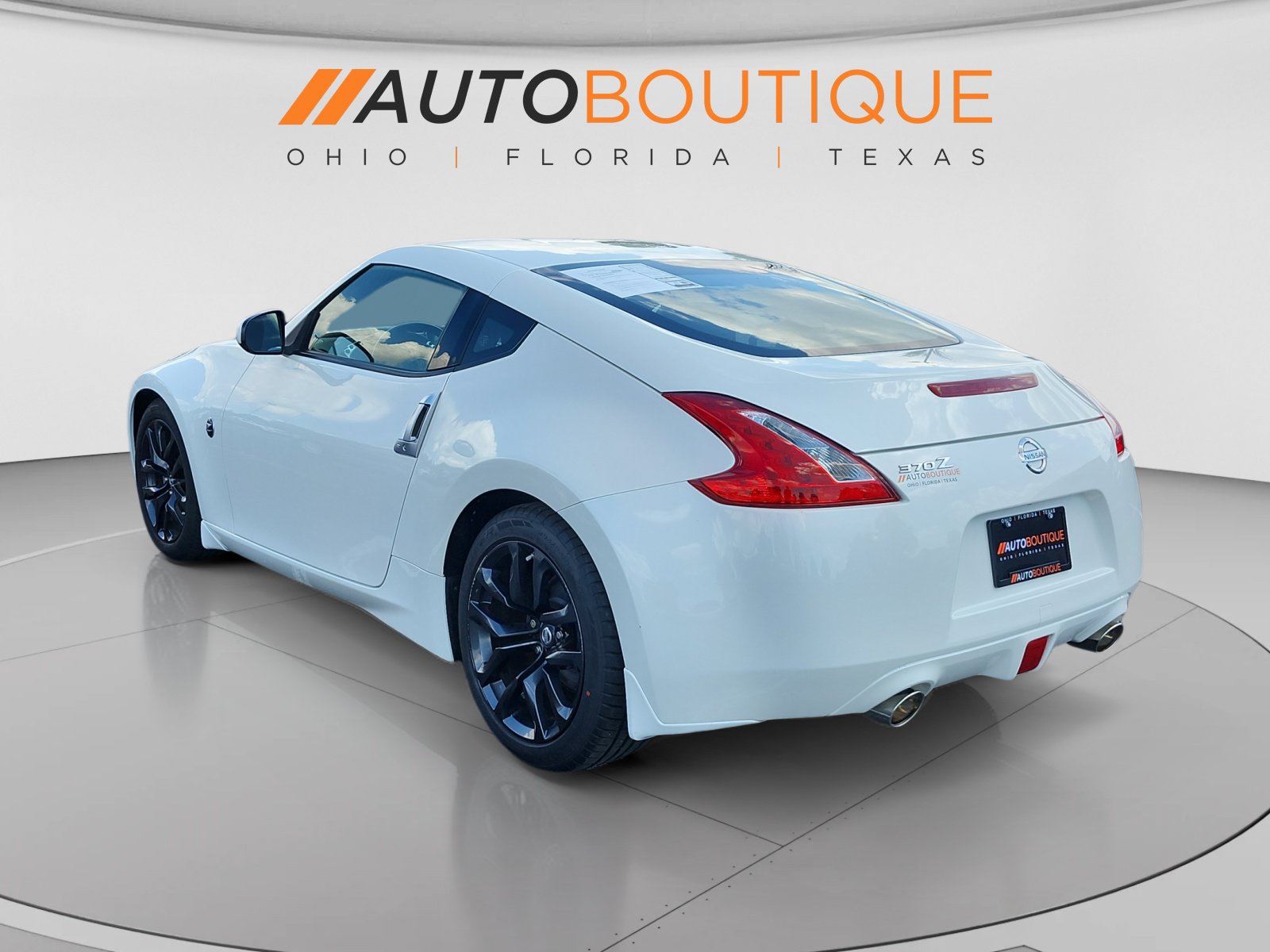 Used 2015 Nissan 370Z Coupe RWD image 3