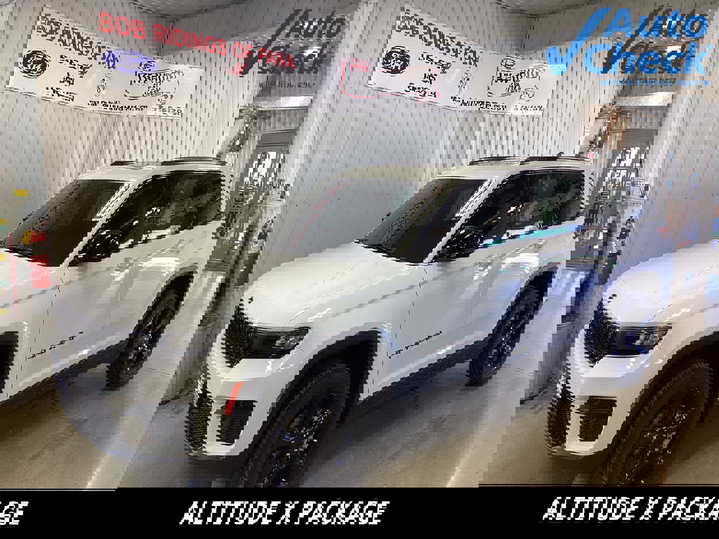 Used 2024 Jeep Grand Cherokee Altitude image 1