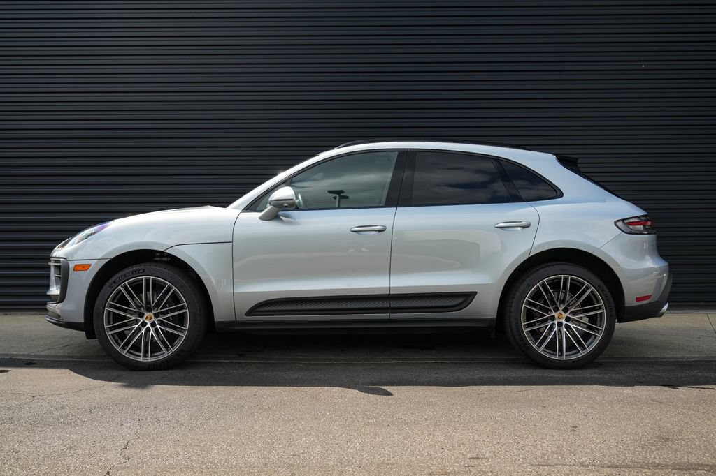 Certified 2026 Porsche Macan AWD/4WD image 2