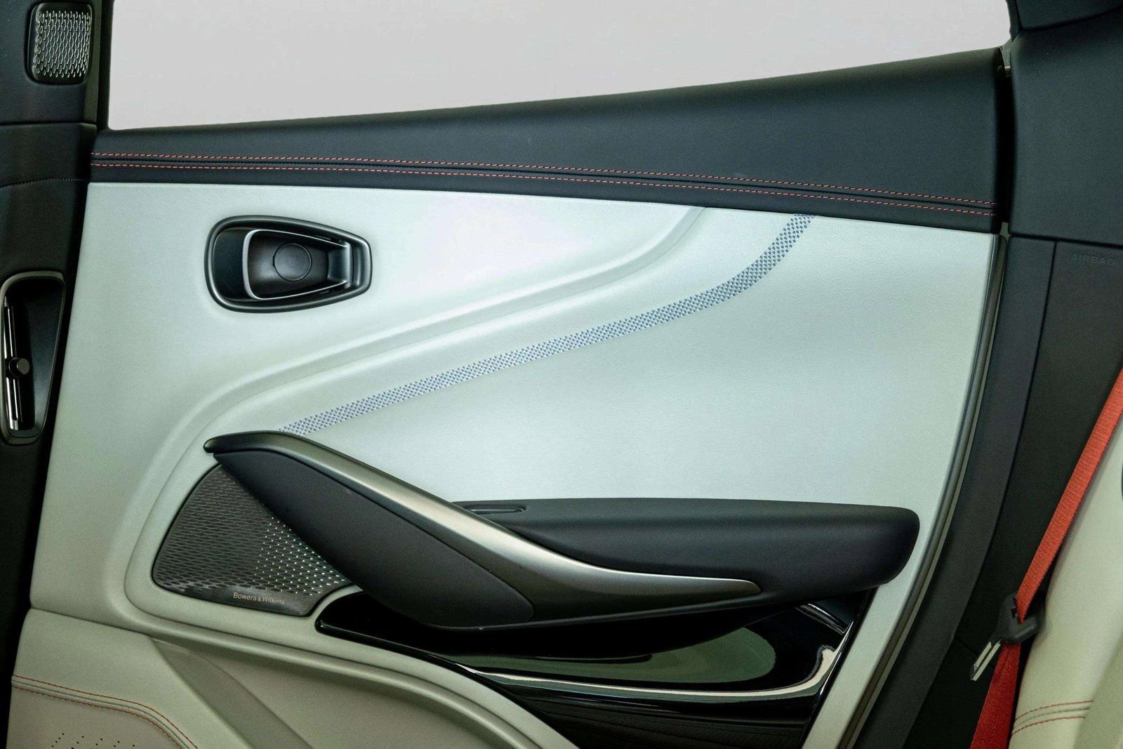 Used 2025 Aston Martin DBX 707 image 42