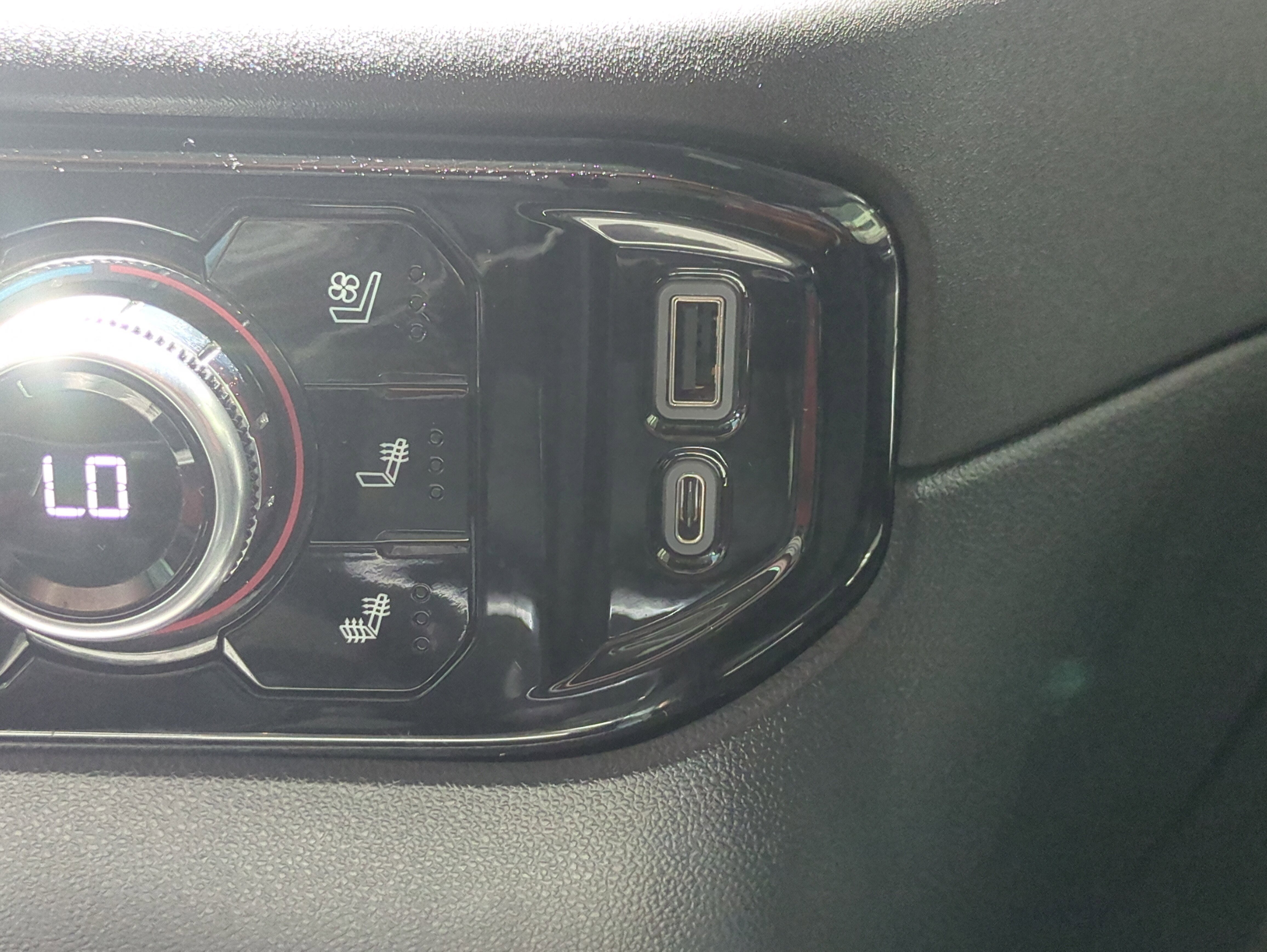 Used 2023 GMC Sierra 1500 SLT w/ SLT Premium Package image 23