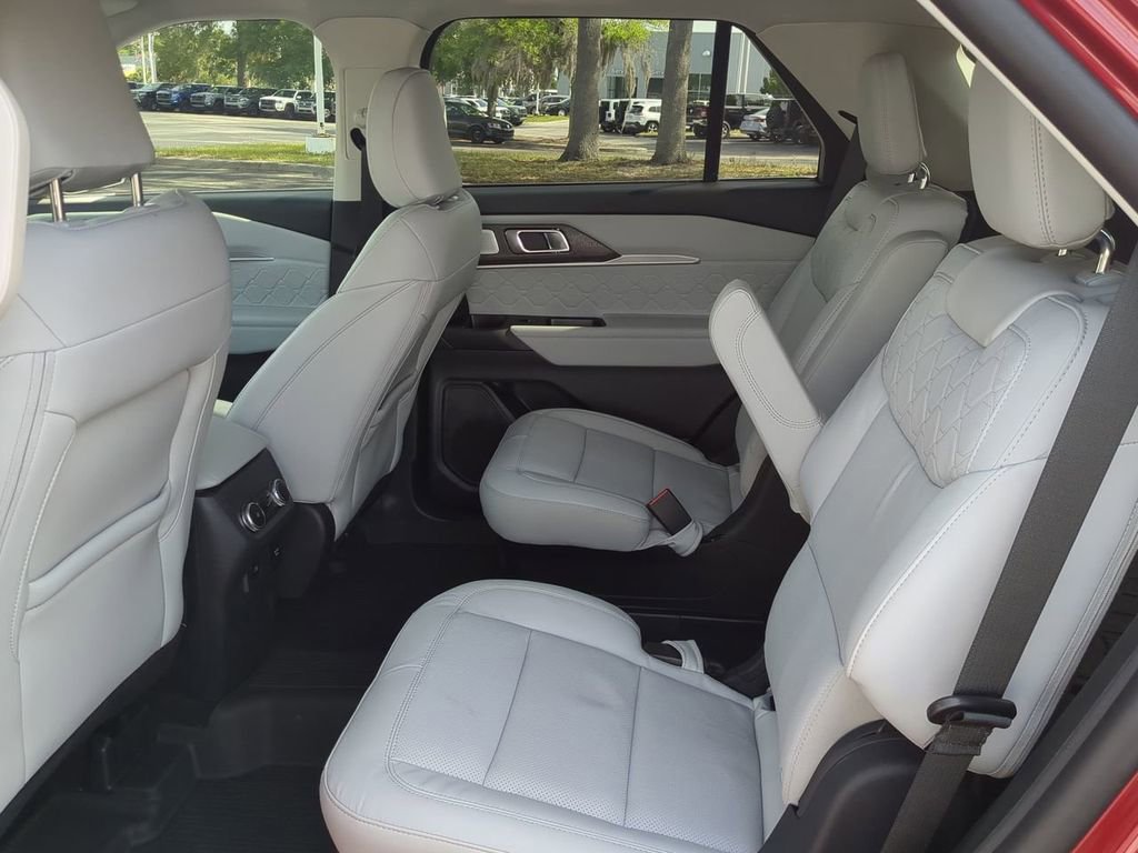 Used 2025 Ford Explorer Platinum w/ Ultimate Package image 14