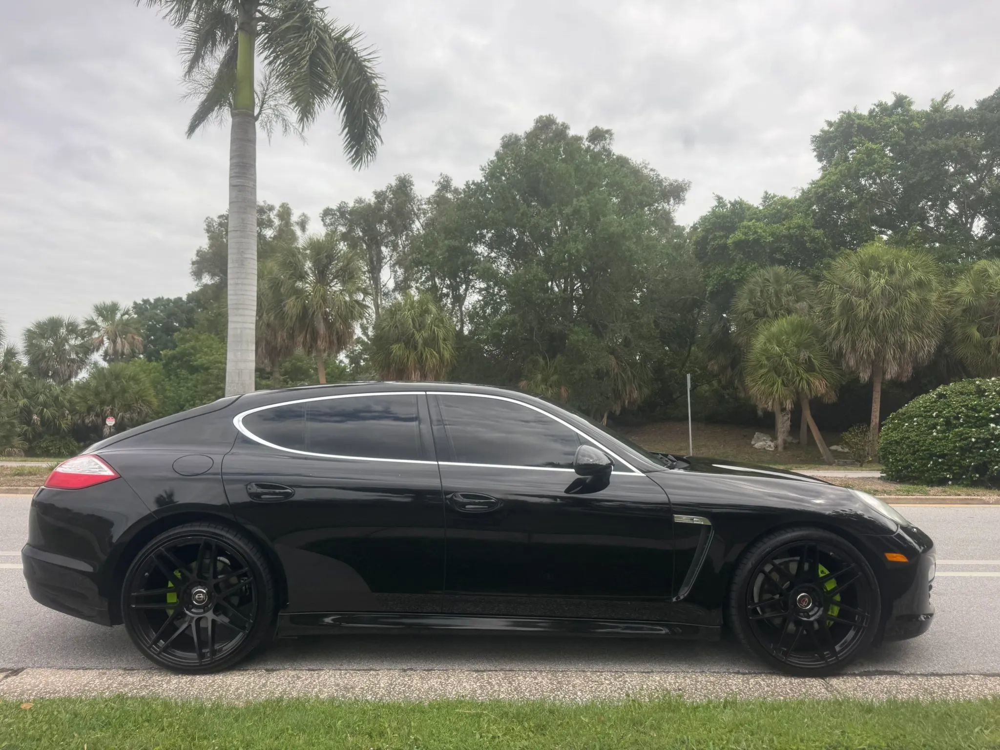 Used 2010 Porsche Panamera S RWD image 8