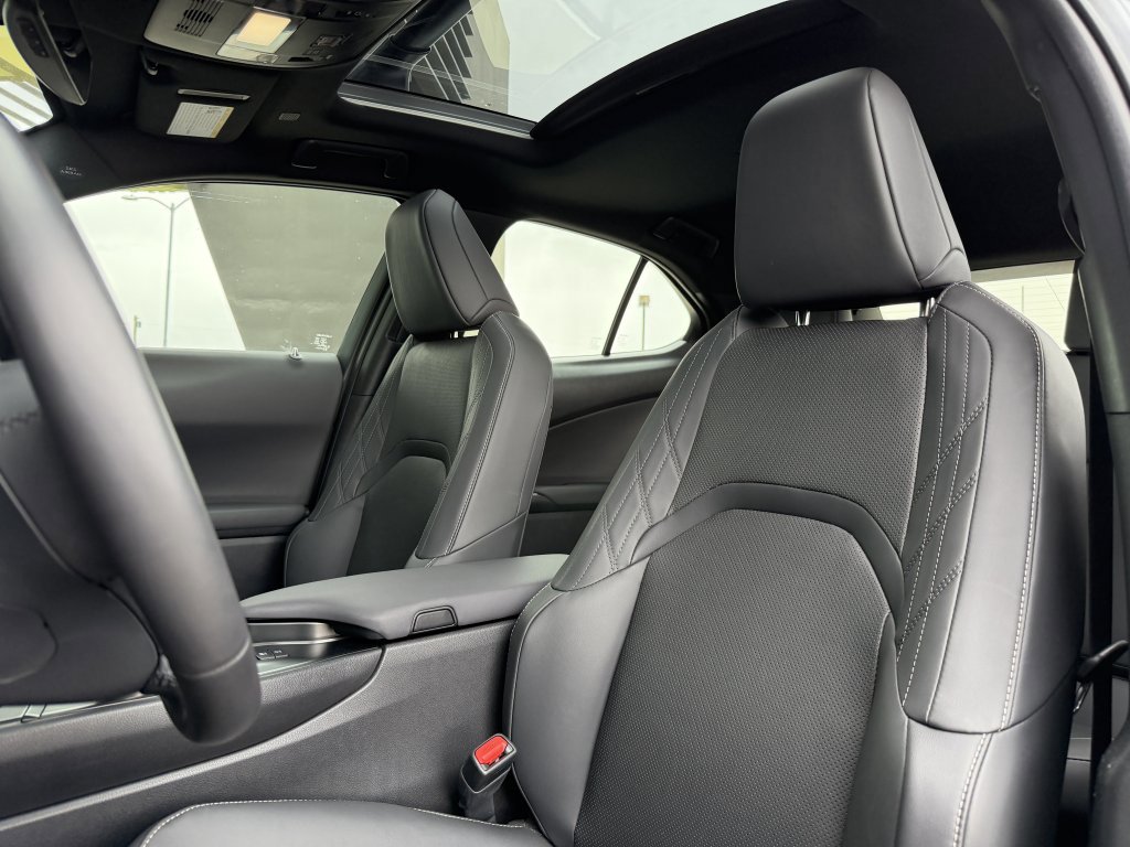 Used 2025 Lexus UX 300h AWD w/ Accessory Package (Z1) image 34