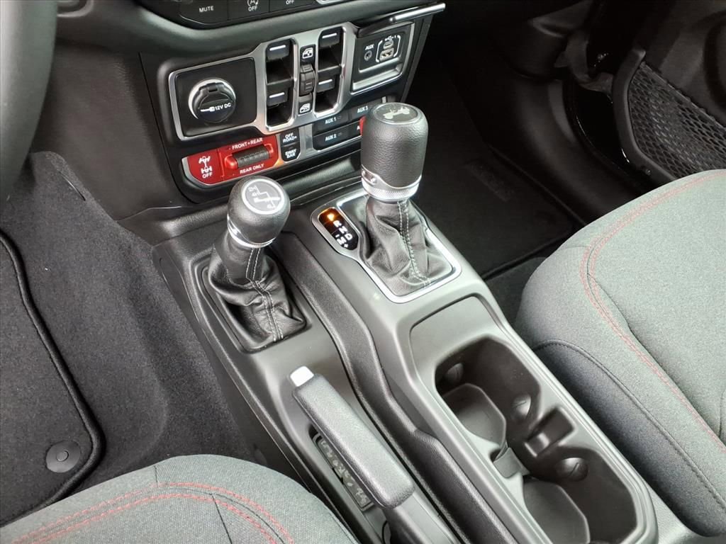 New 2025 Jeep Wrangler Unlimited Rubicon w/ Convenience Group image 25