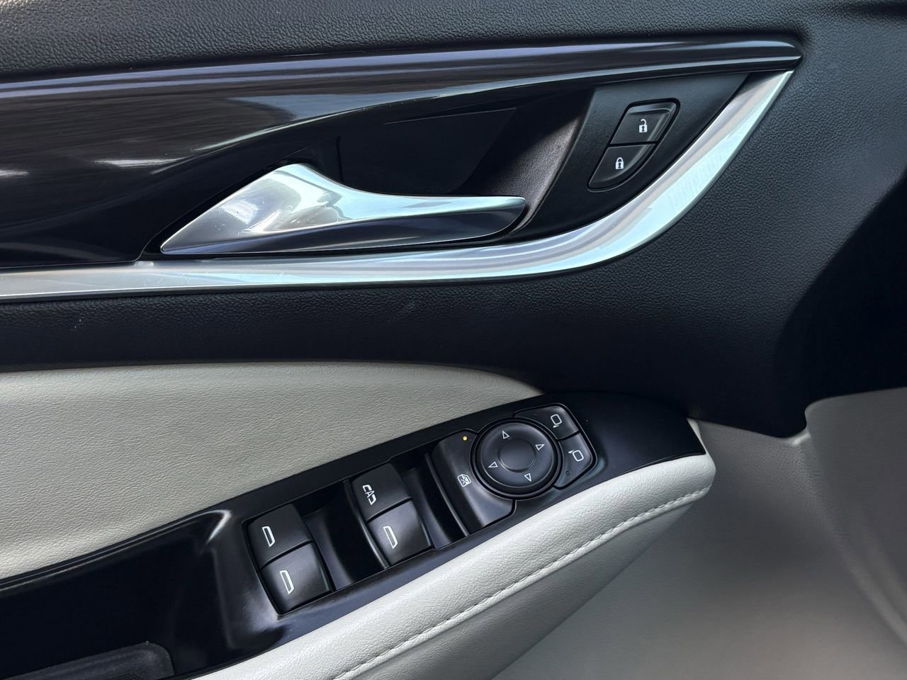 Used 2023 Buick Enclave Essence w/ Sport Touring Edition image 25