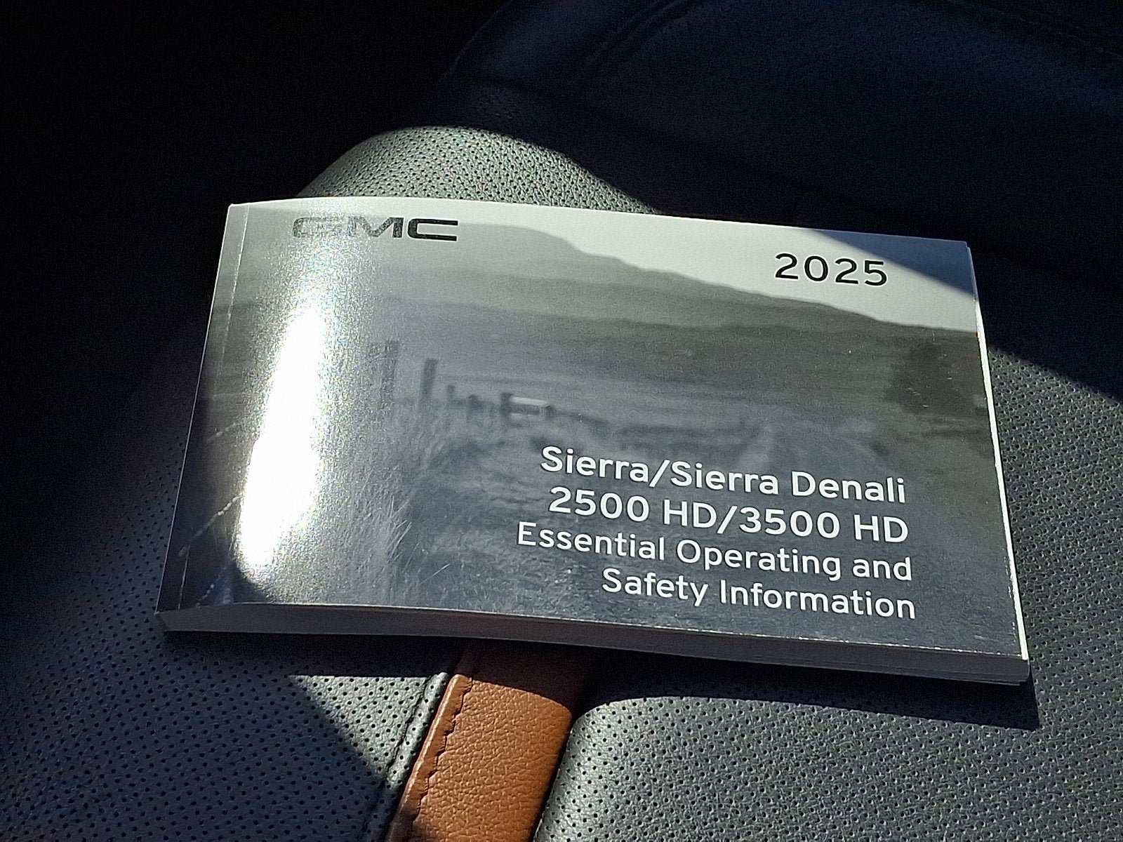 Used 2025 GMC Sierra 2500 AT4 w/ AT4 Premium Plus Package AWD/4WD image 25