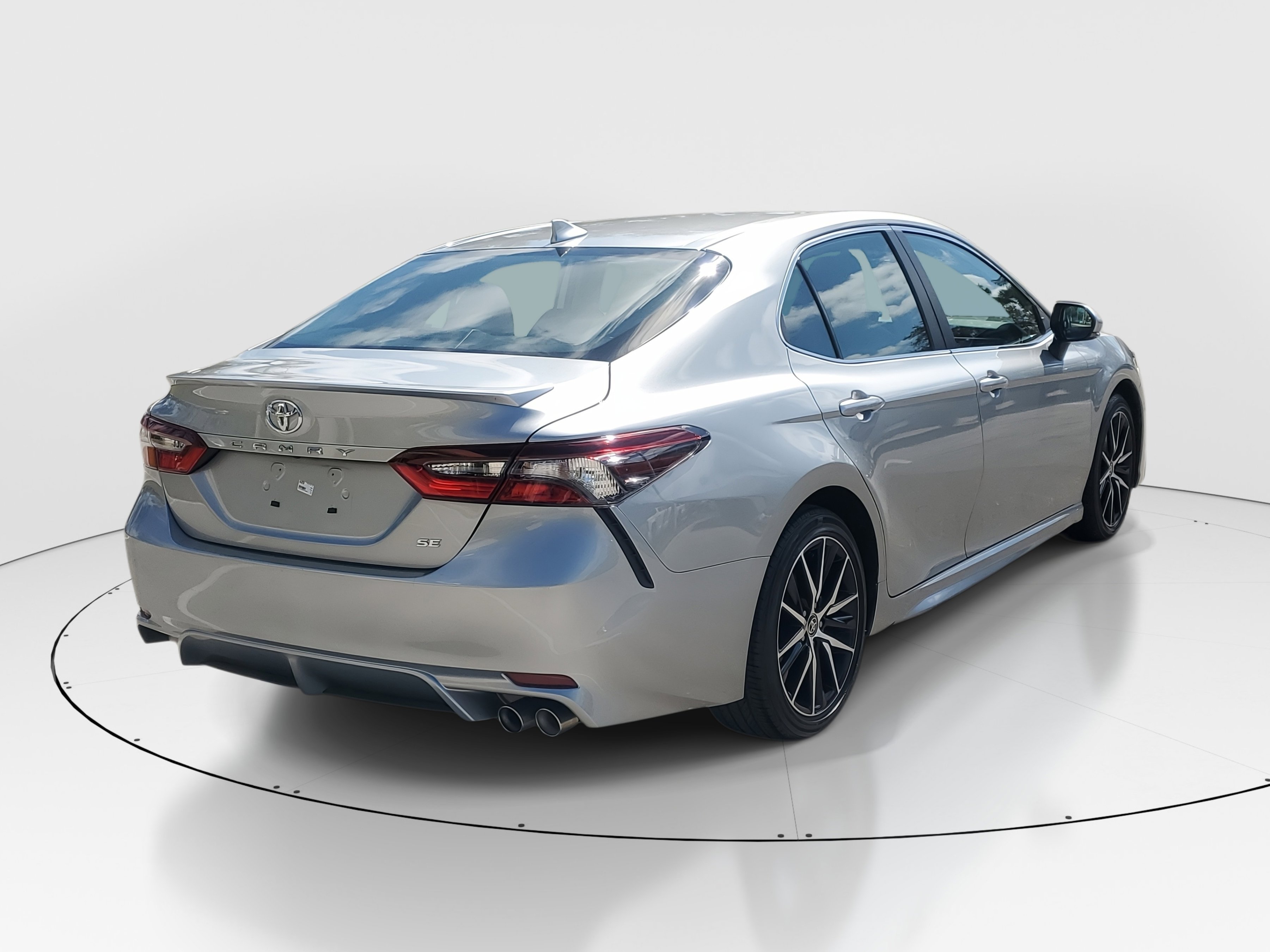 Used 2023 Toyota Camry SE w/ Cold Weather Package image 3