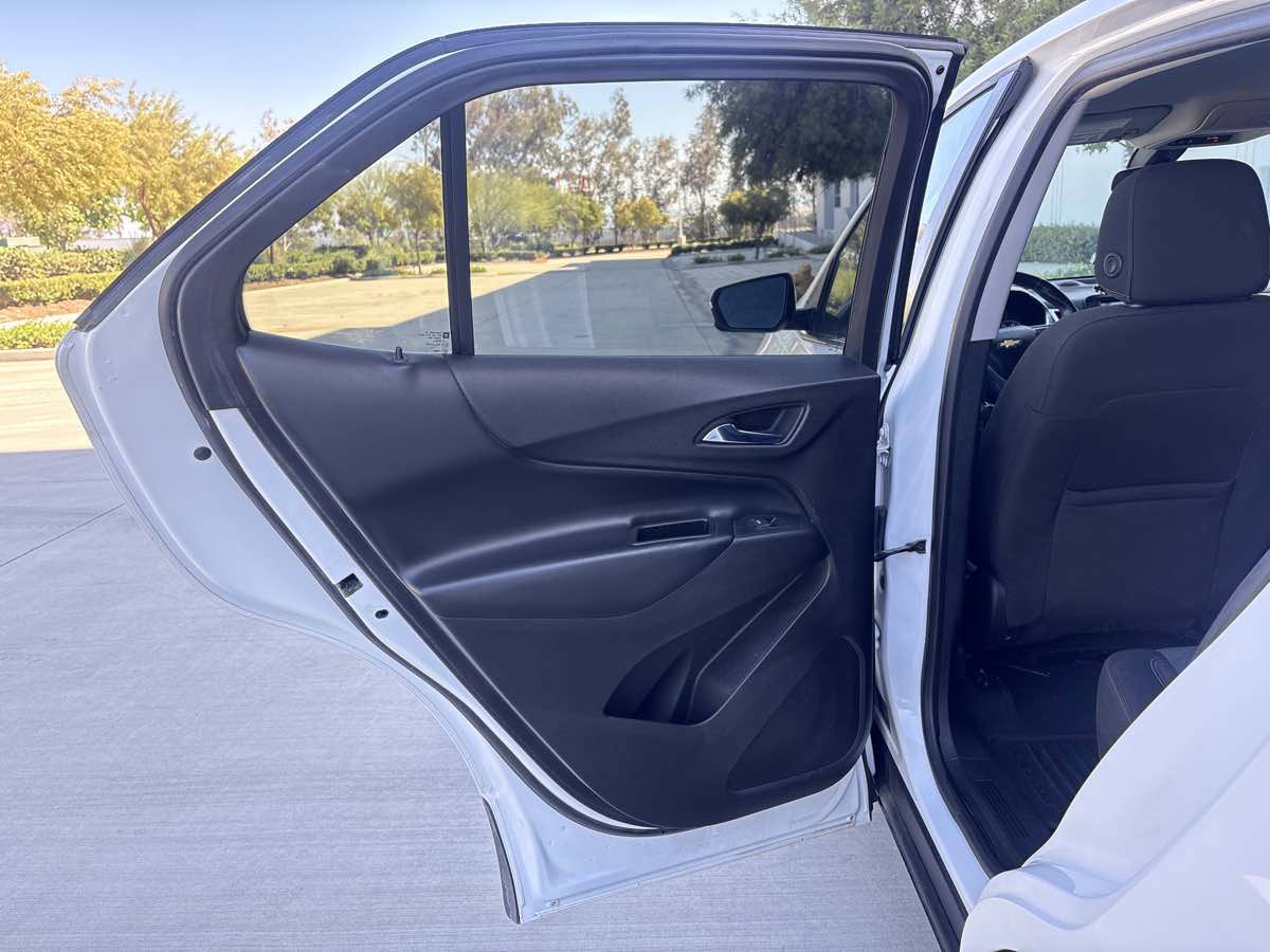 Used 2018 Chevrolet Equinox LT FWD image 11