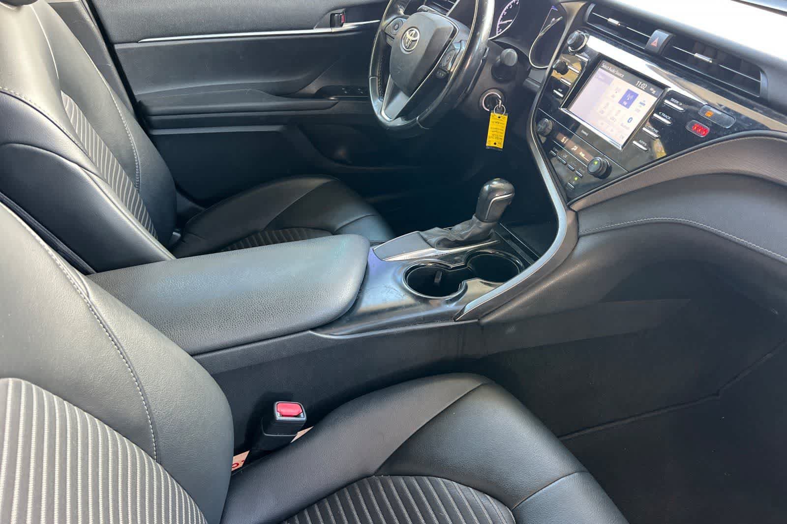 Used 2020 Toyota Camry SE w/ Carpet Mat Package FWD image 17