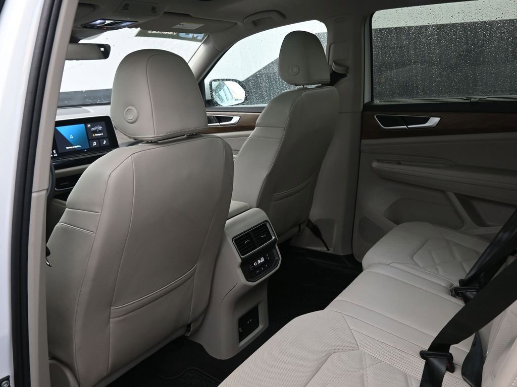 Used 2024 Volkswagen Atlas SE w/ Panoramic Sunroof Package image 23