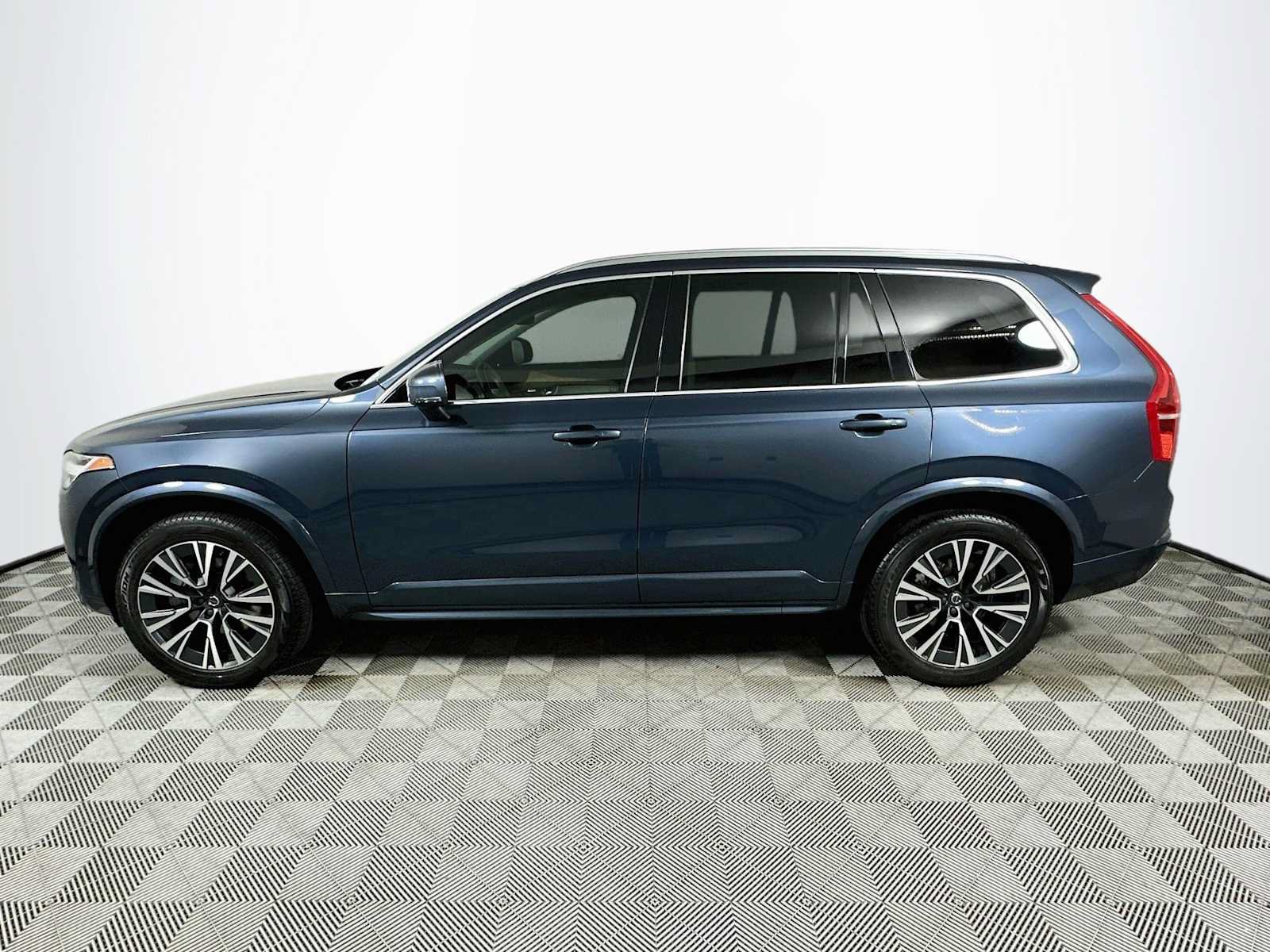 Used 2021 Volvo XC90 T6 Momentum w/ Advanced Package AWD/4WD image 4