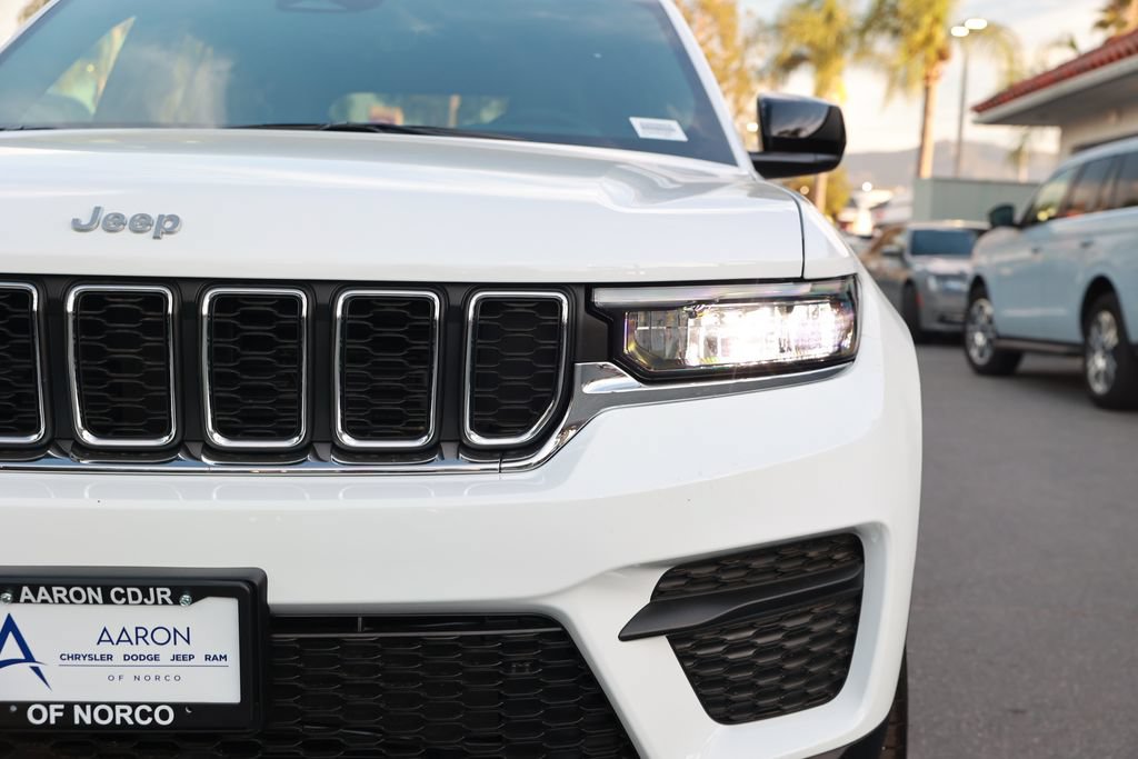 New 2026 Jeep Grand Cherokee Laredo RWD image 5