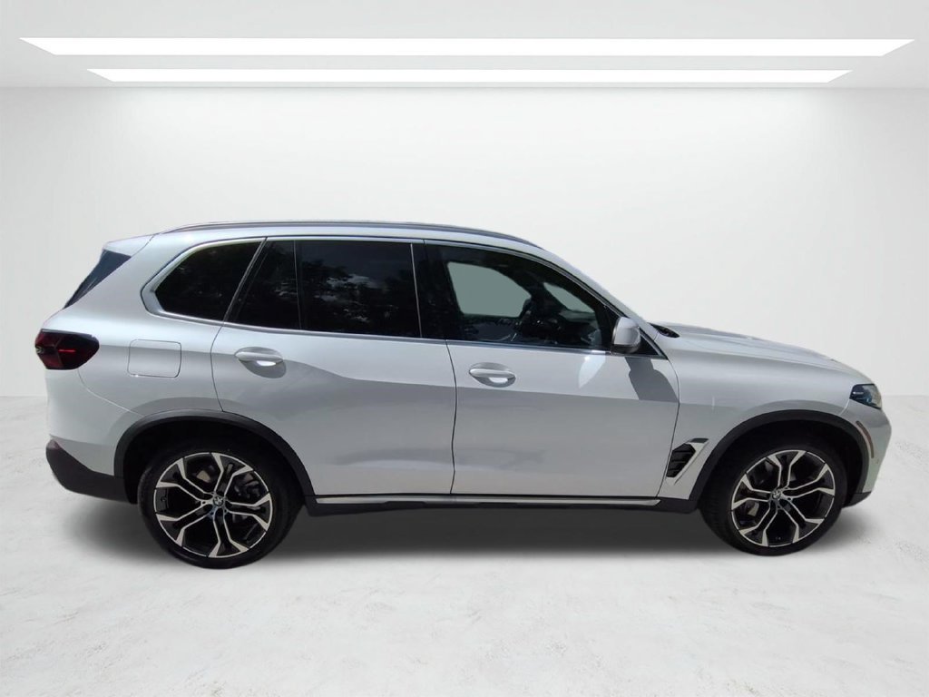 New 2026 BMW X5 xDrive40i w/ Climate Comfort Package AWD/4WD image 3
