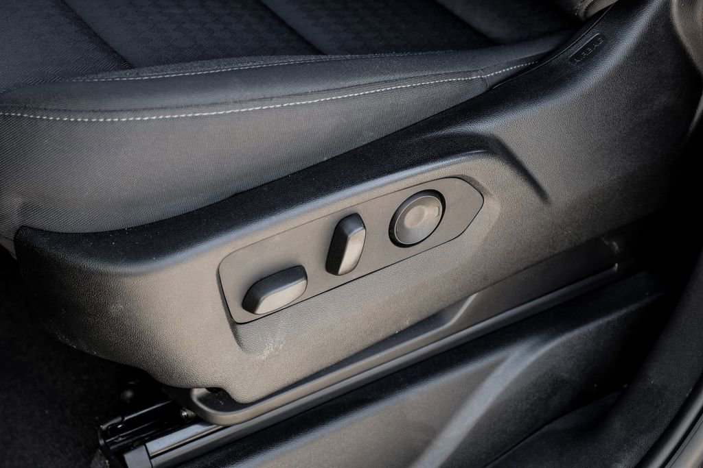 Used 2025 Chevrolet Suburban LS image 32