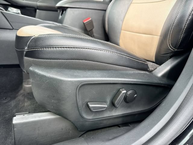 Used 2022 Ford Escape Titanium w/ Titanium Premium Package FWD image 12