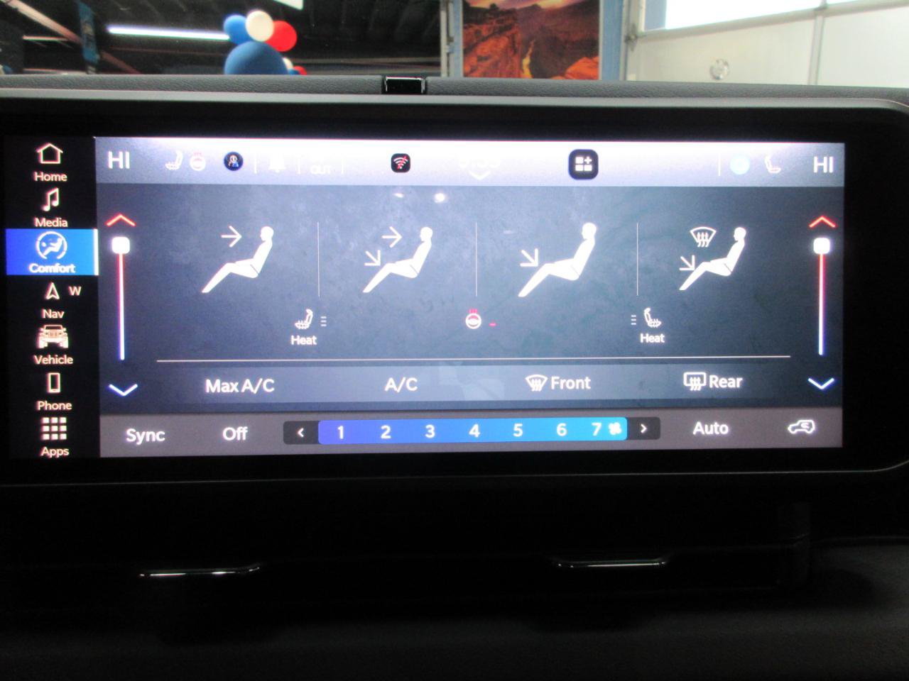 Used 2024 Jeep Wrangler Unlimited Sahara w/ Technology Group AWD/4WD image 29