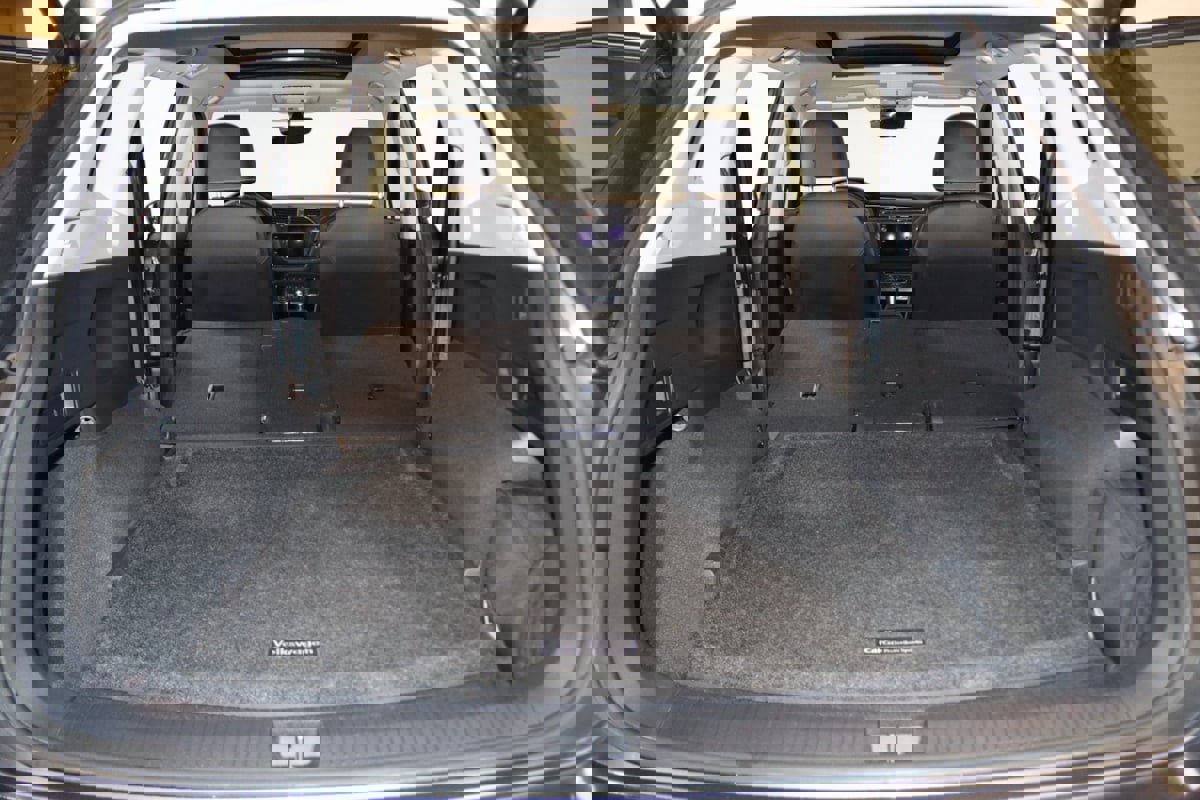 Used 2021 Volkswagen Tiguan SE w/ Panoramic Sunroof Package image 63