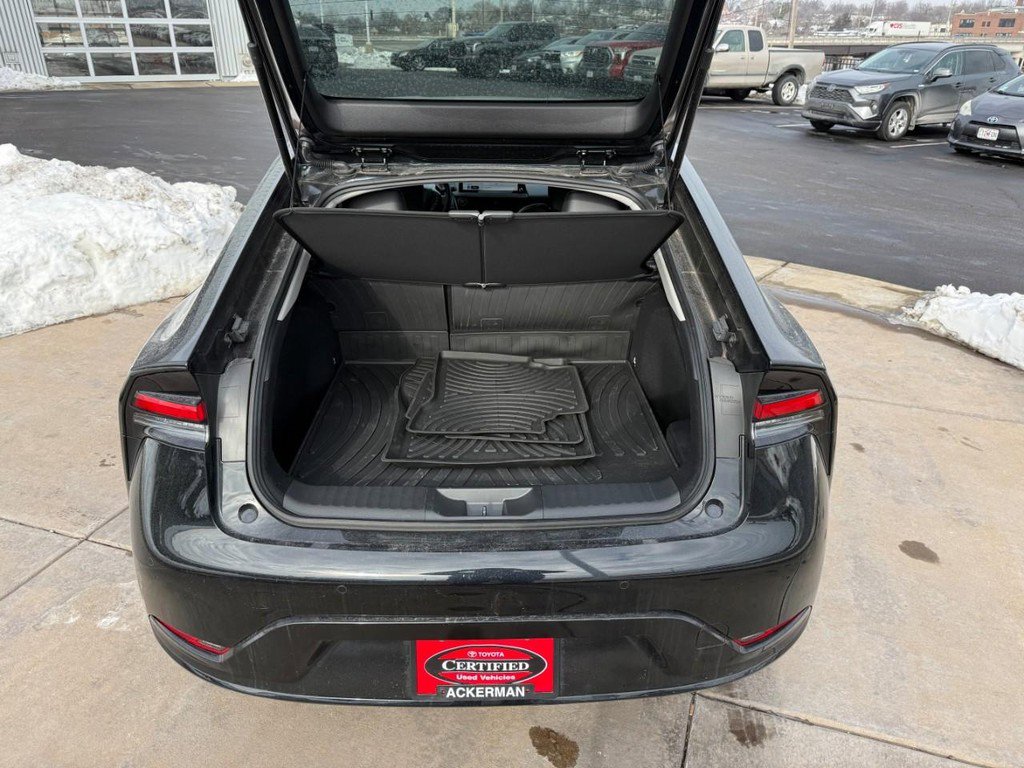 Used 2025 Toyota Prius XLE image 8