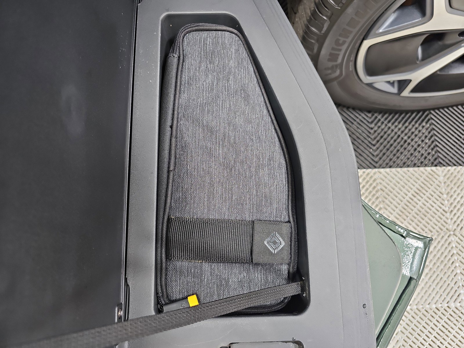 Used 2022 Rivian R1T Adventure image 32