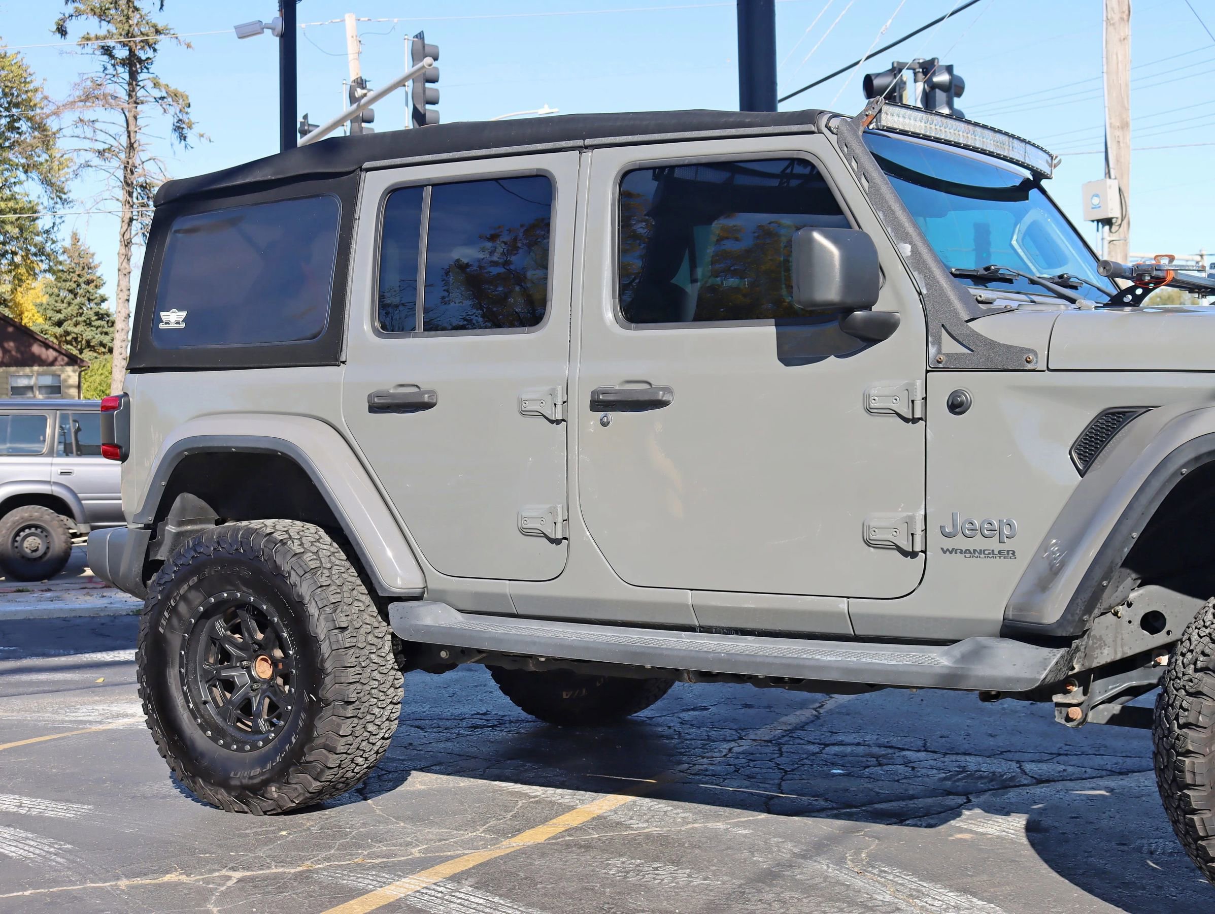 Used 2019 Jeep Wrangler Unlimited Sahara AWD/4WD image 5