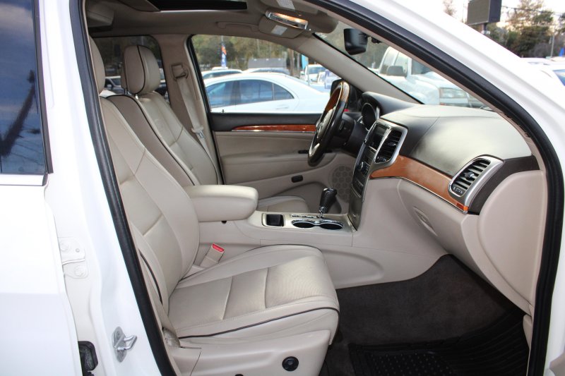 Used 2011 Jeep Grand Cherokee Overland image 9