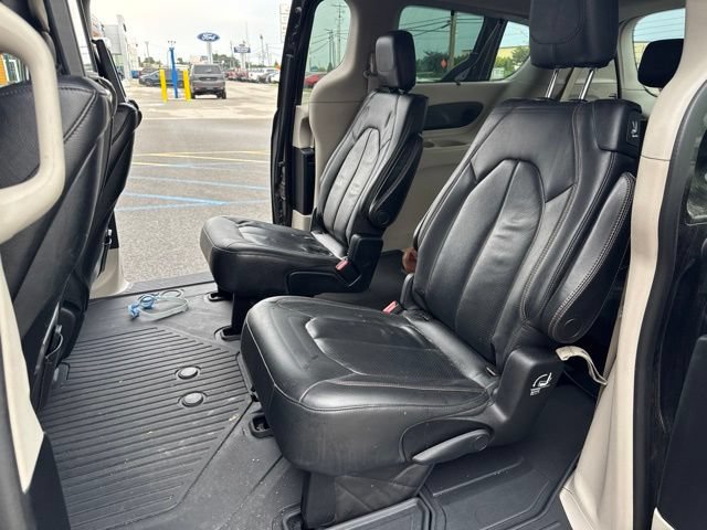 Used 2017 Chrysler Pacifica Touring-L Plus w/ Tire & Wheel Group FWD image 9