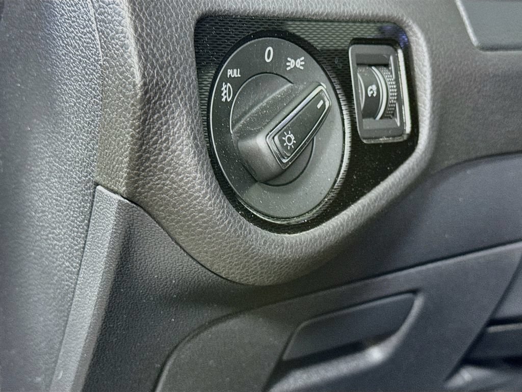Used 2016 Volkswagen Golf 4-Door FWD image 10